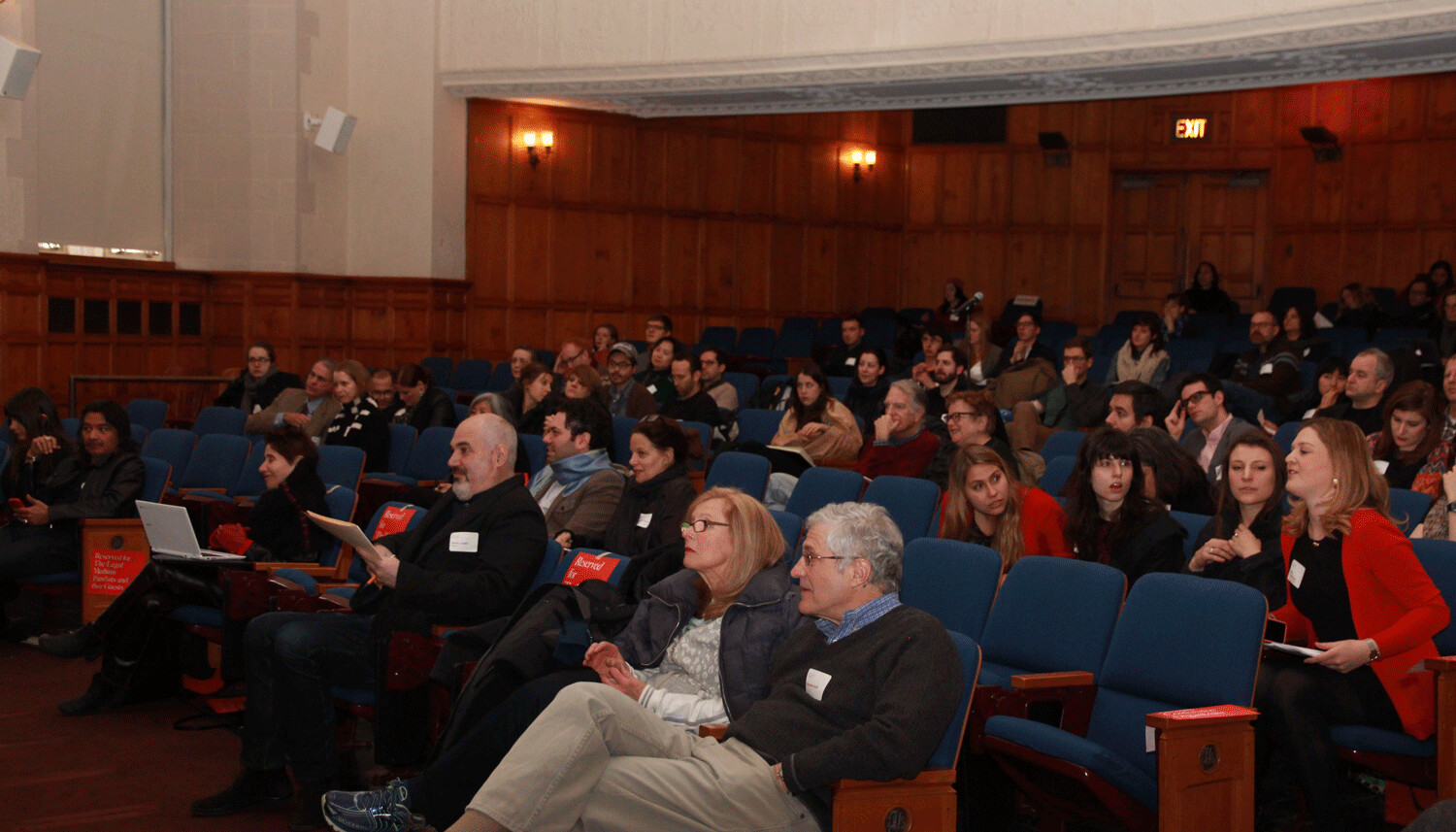 A packed tiered auditorium at Yale Law School