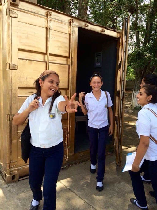 Students at a Portal in a Honduran classroom